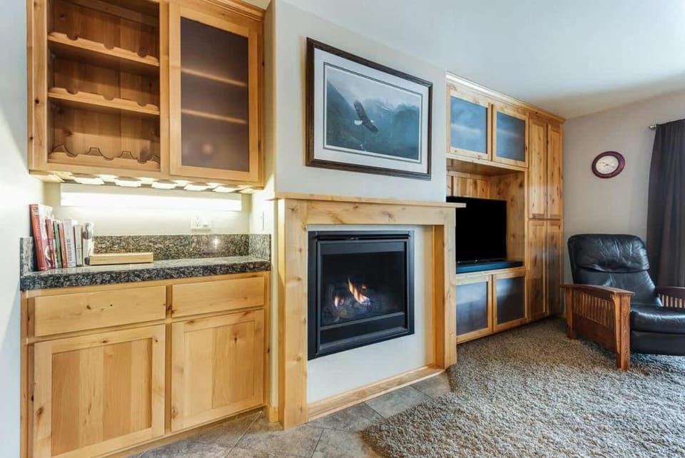 Rustic Pet-Friendly Second Floor Condo House in Bend