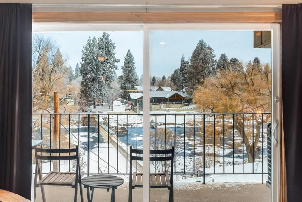 Rustic Pet-Friendly Second Floor Condo House in Bend