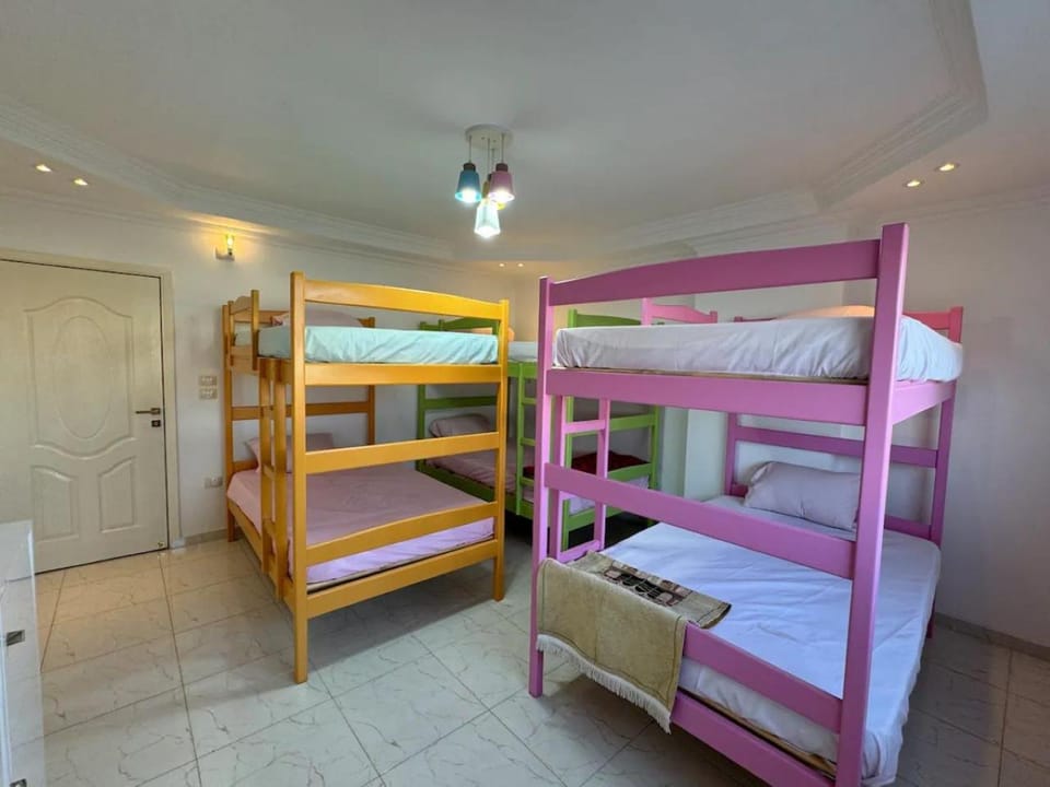 Bedroom, bunk bed