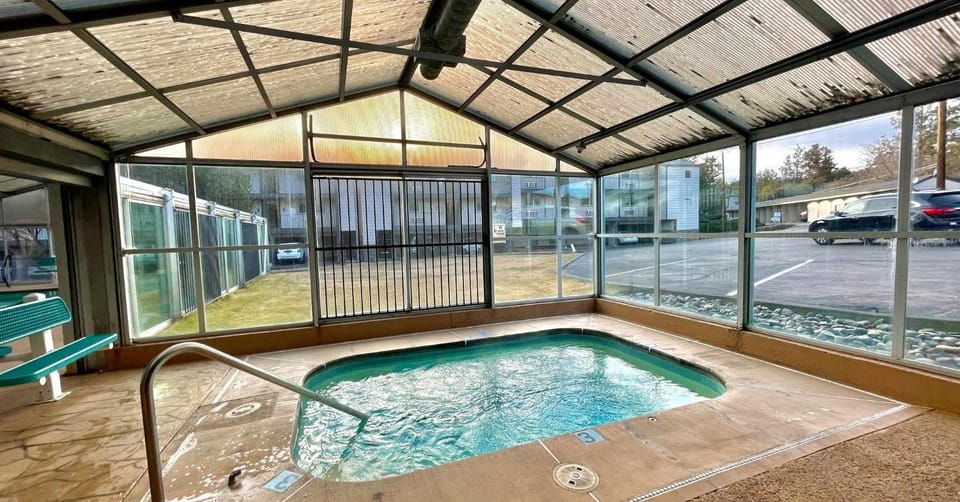 Second-floor - Riverfront Condo Near Downtown Bend House in Bend