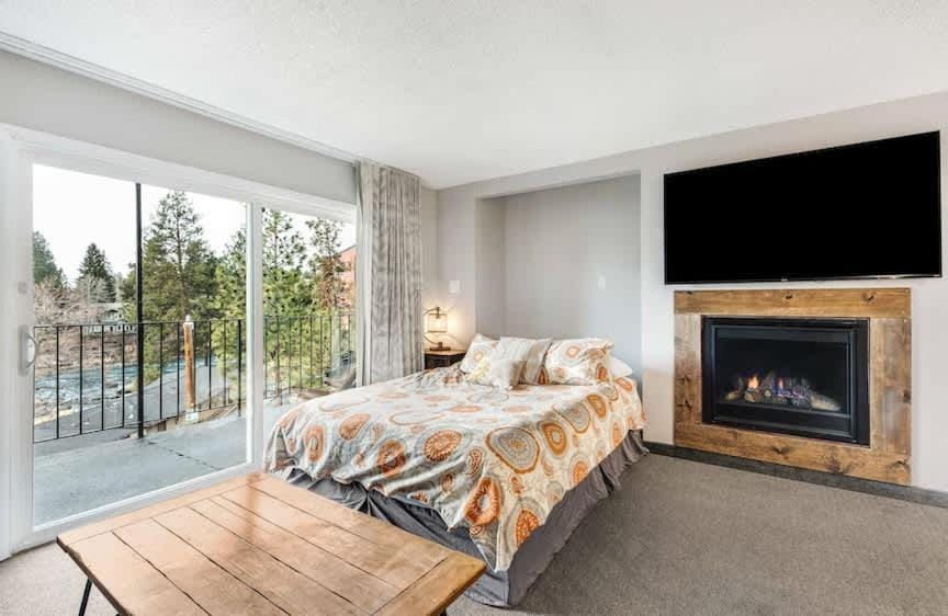 River View Condo- Edge of Downtown House in Bend