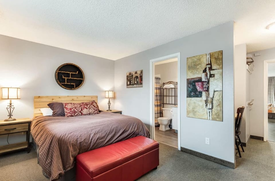 River View Condo- Edge of Downtown House in Bend