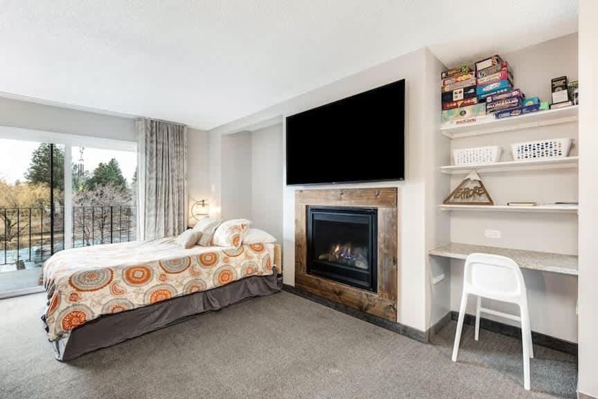 River View Condo- Edge of Downtown House in Bend