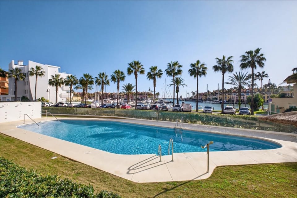 Pier Paradise - Sotogrande Marina Apartment in Andalusia