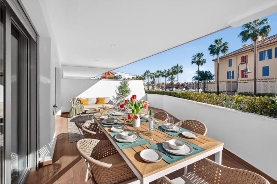 Pier Paradise - Sotogrande Marina Apartment in Andalusia
