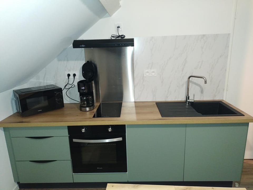 La Lucarne-Wifi-Netflix-Parking Apartment in Auvergne-Rhône-Alpes