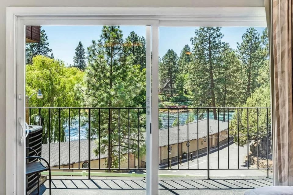 Riverfront Condo - Pet Friendly Near Downtown House in Bend