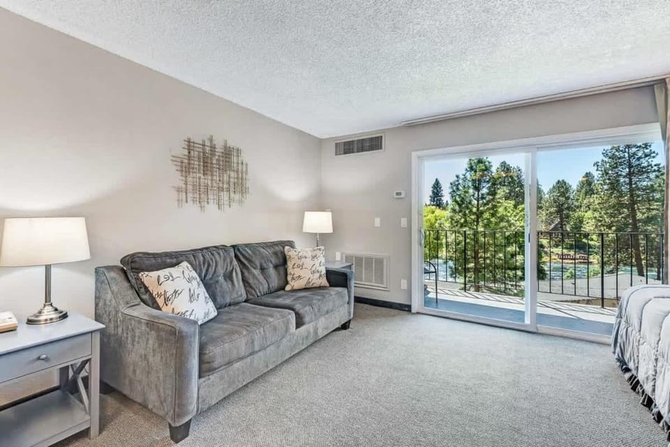 Riverfront Condo - Pet Friendly Near Downtown House in Bend