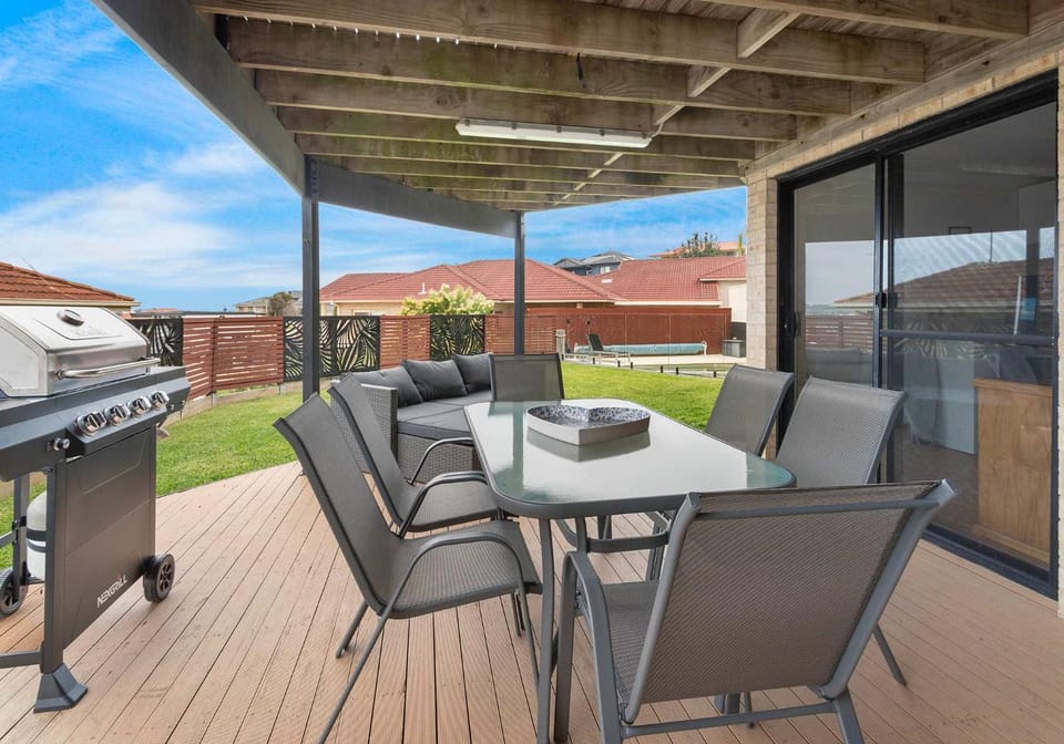 BBQ facilities, Balcony/Terrace, Living room, Seating area, Dining area