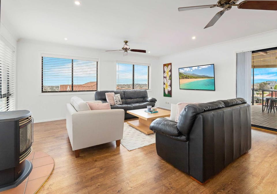 TV and multimedia, Living room, fireplace