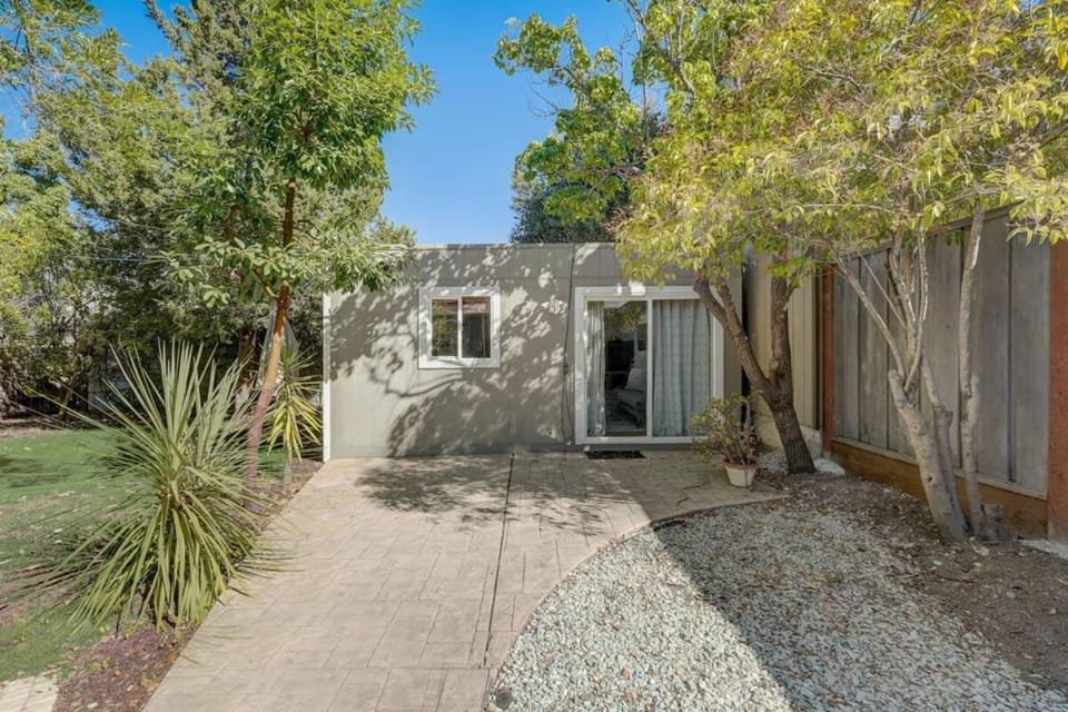 Marbella Lane -Cozy 1BR Studio in Palo Alto DWTN House in Menlo Park