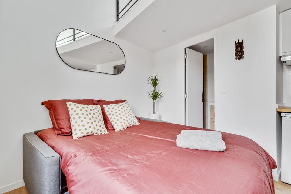 Charmant studio avec mezzanine - R9 Apartment in Paris