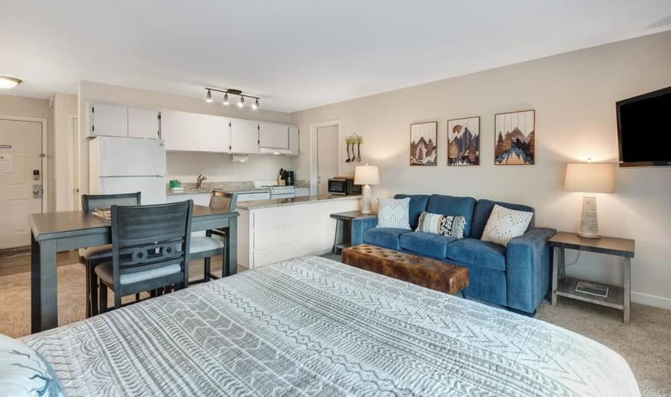 Downtown Studio on the River House in Bend
