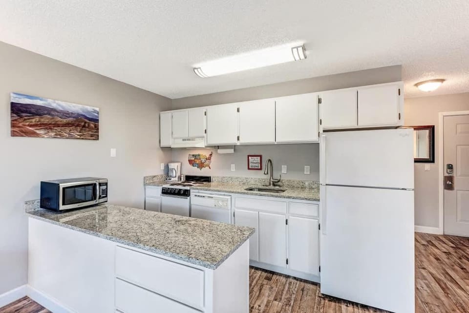 Riverfront Condo with Amazing View - Downtown Bend House in Bend