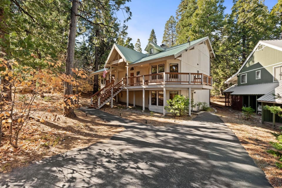 Silverpine Chalet with Gym Family Friendly House in Shaver Lake