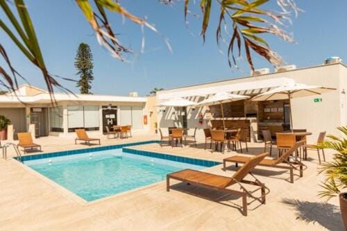 Property building, BBQ facilities, Spa and wellness centre/facilities, Pool view, Swimming pool, sunbed