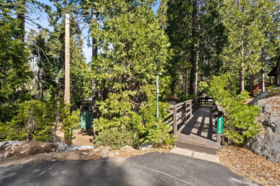 Blue Meadow-Family Pet Friendly & near the lake House in Shaver Lake