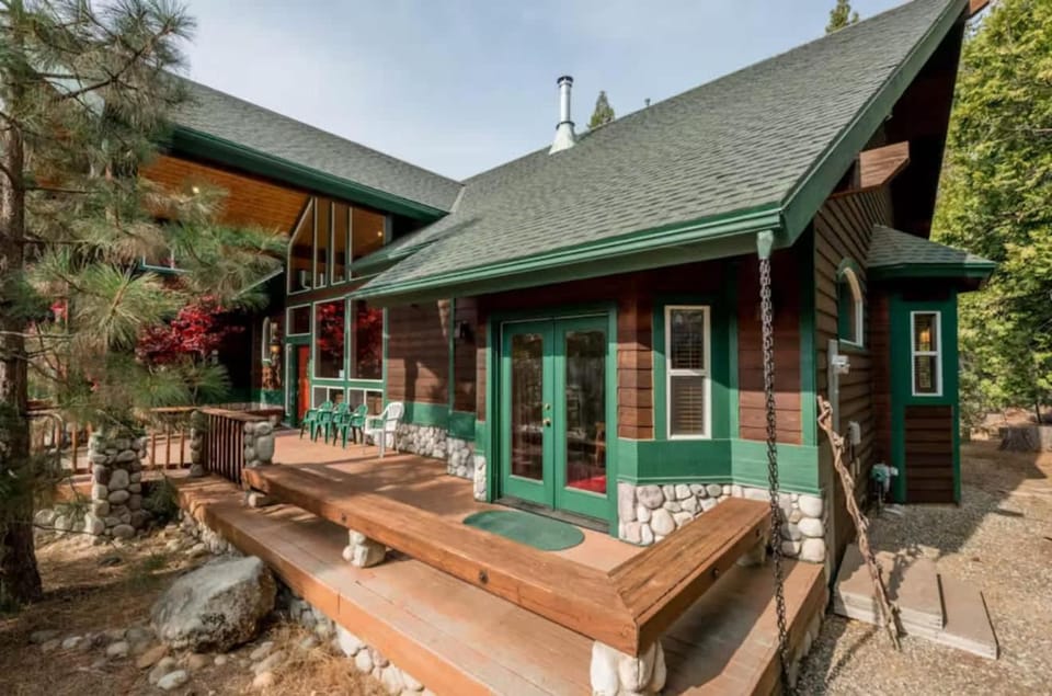 Handels Pride- Family friendly Game Room & Views House in Shaver Lake