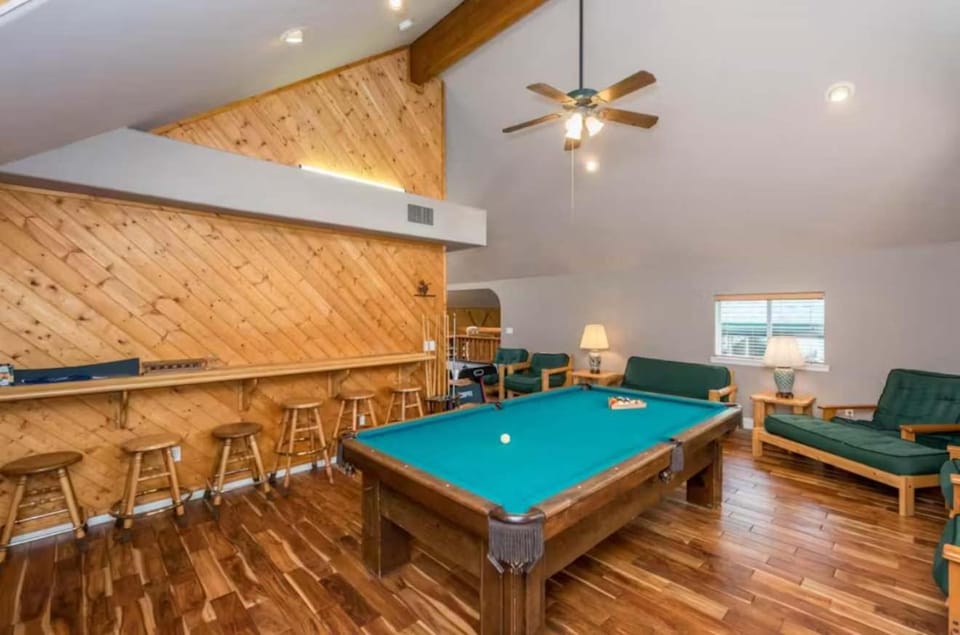 Handels Pride- Family friendly Game Room & Views House in Shaver Lake