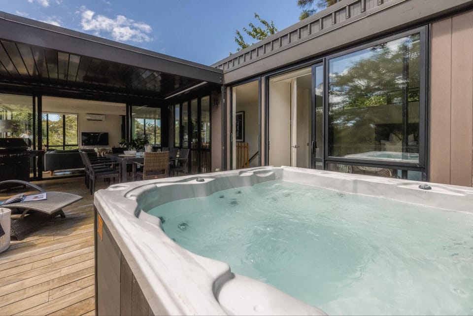 The Palm Beach Treehouse House in Auckland Region