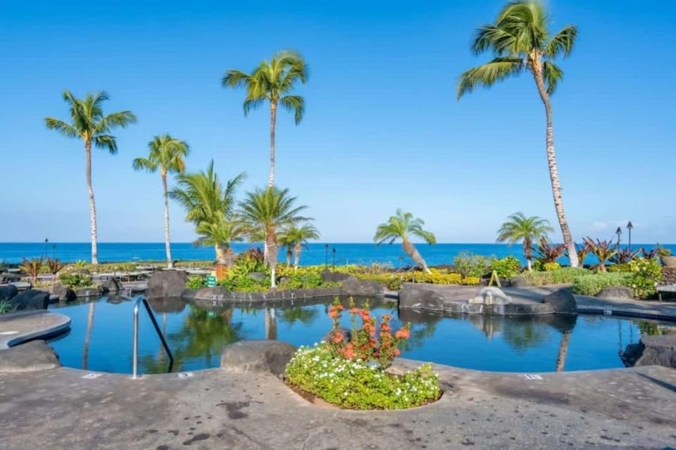 Spacious retreat with hot tub & BBQ grill House in Puako