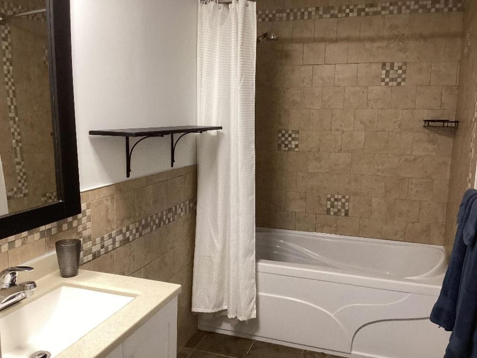 Bethel Hotel in Sherbrooke