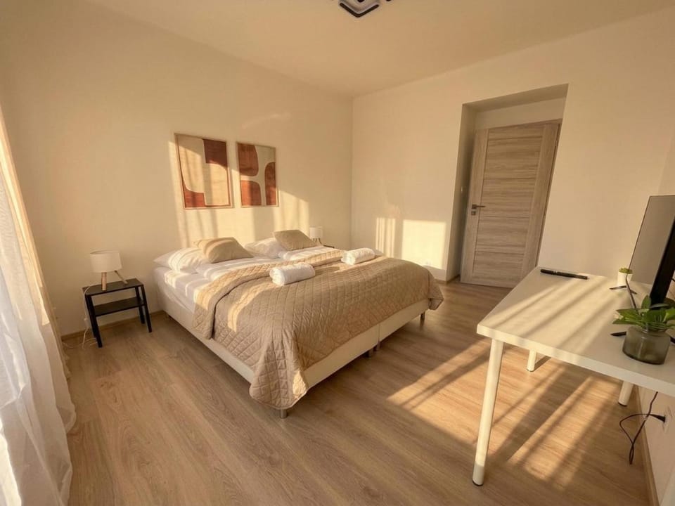 Bed, TV and multimedia, Photo of the whole room, Bedroom, internet, internet