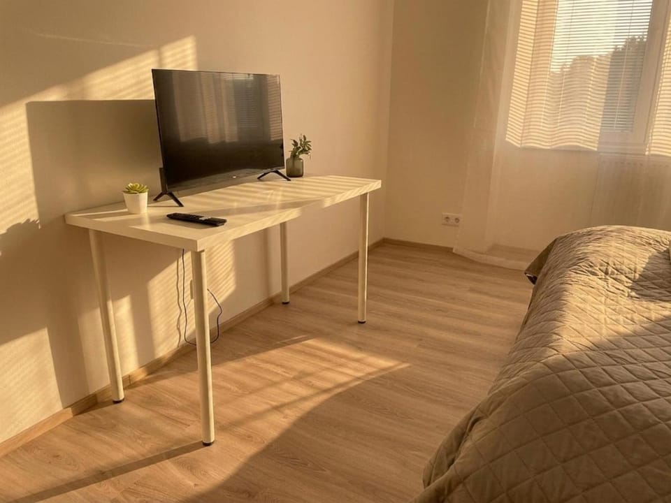 Communal lounge/ TV room, Bed, TV and multimedia, Photo of the whole room, Evening entertainment, Bedroom, internet, internet