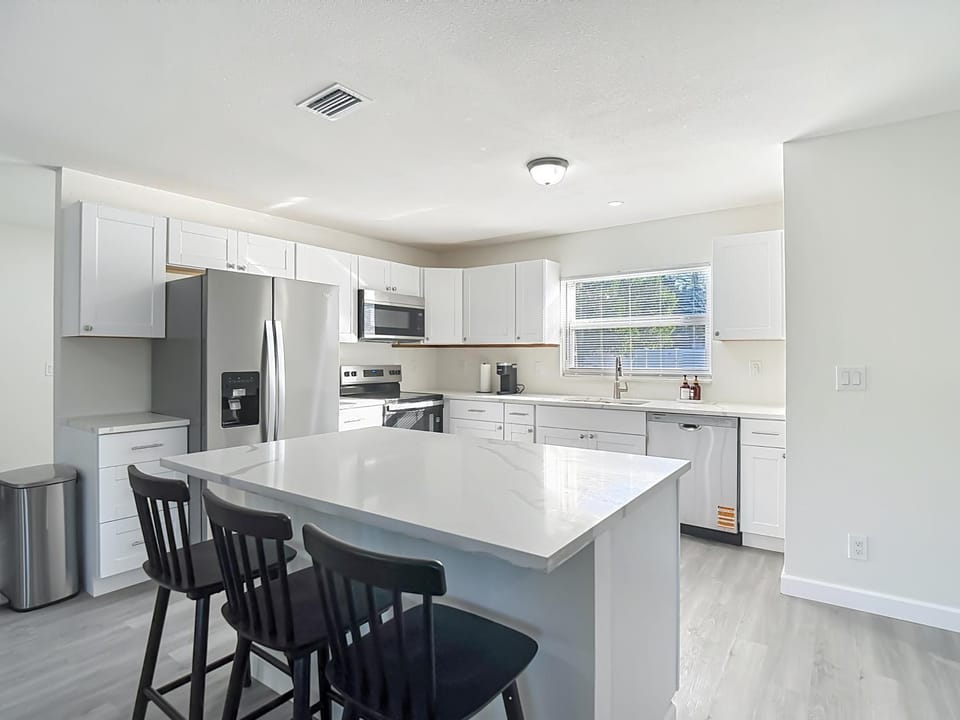 Spacious Tampa Stay • Large Yard • 15 Guests House in Greater Carrollwood