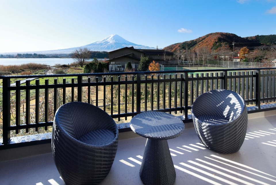 Balcony/Terrace, Mountain view
