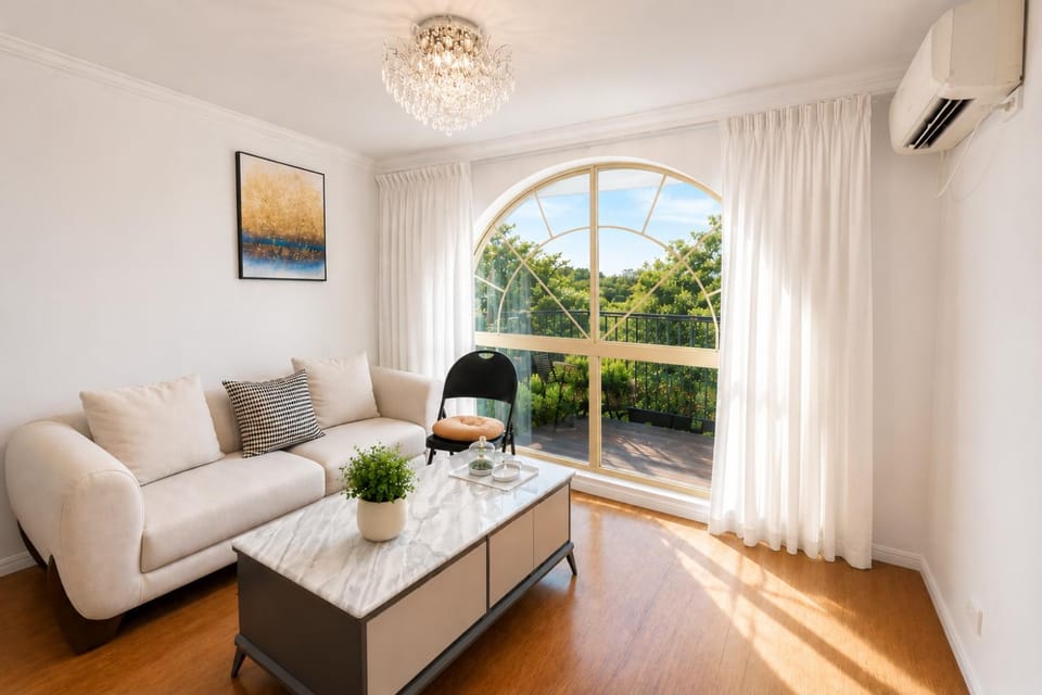 5BR Modern Suburban Grandeur - Luxury Family Estate in Stretton House in Brisbane