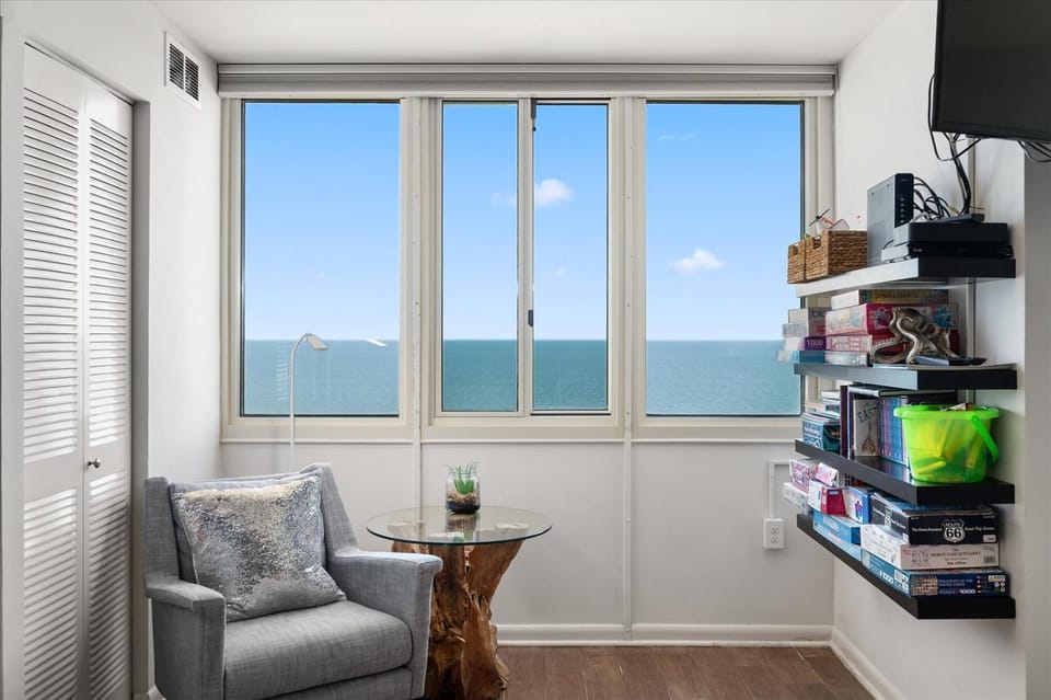 Cute 3 Bedroom Oceanfront Condo in the Desired Quay Building House in Ocean City
