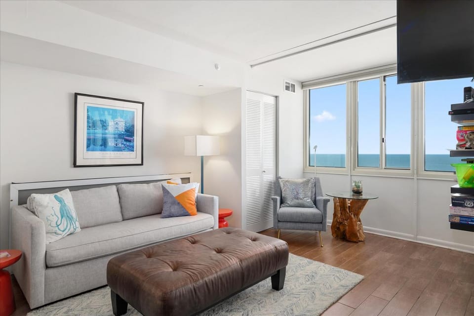 Cute 3 Bedroom Oceanfront Condo in the Desired Quay Building House in Ocean City