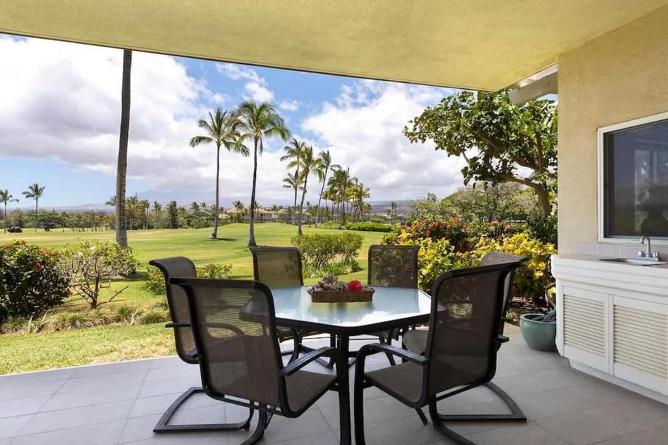 Condo with golf views pool & hot tub House in Puako