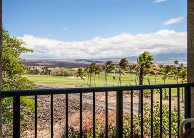 Golf-view condo with golf discounts & lanai House in Puako