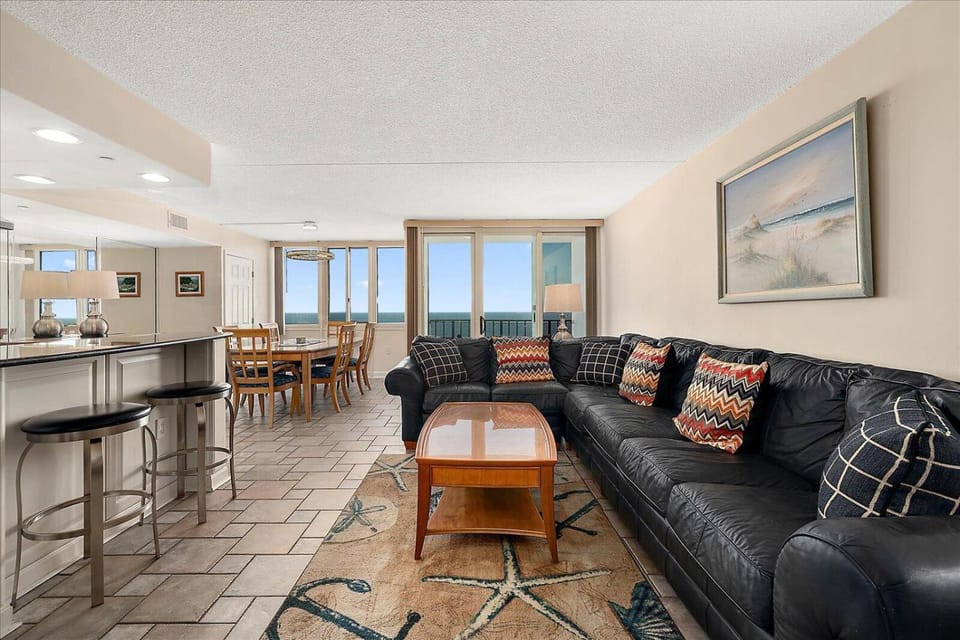 3 Bedroom Direct Oceanfront Condo in Quay with Indoor & Outdoor Pools! House in Ocean City
