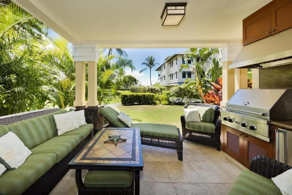 Family retreat with beach club access & pool House in Puako