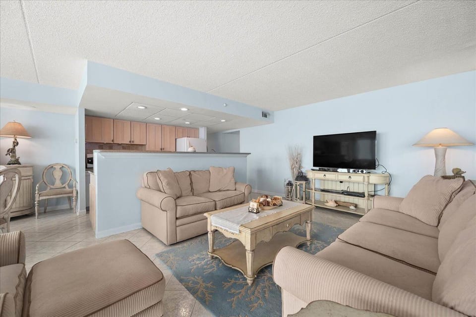 Private Oceanfront Balcony from this 3 Bedroom Condo in the Quay Building! House in Ocean City