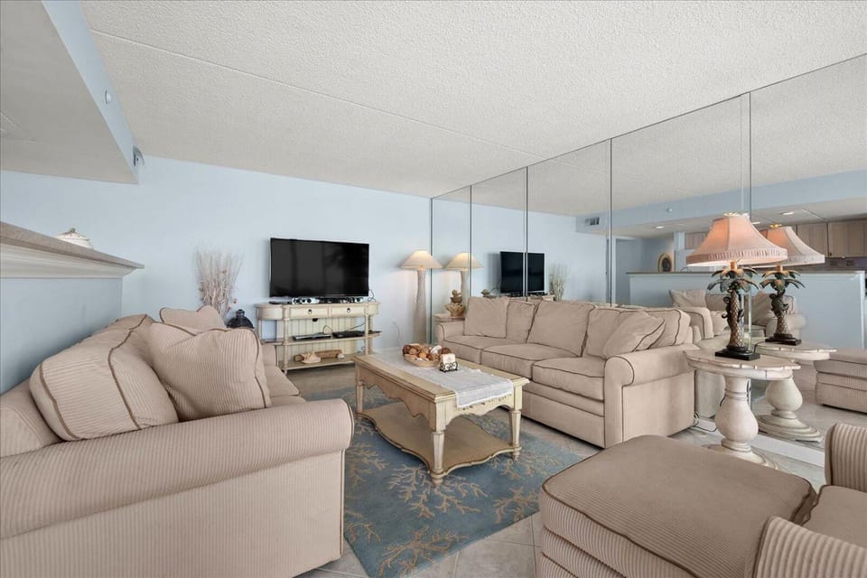 Private Oceanfront Balcony from this 3 Bedroom Condo in the Quay Building! House in Ocean City