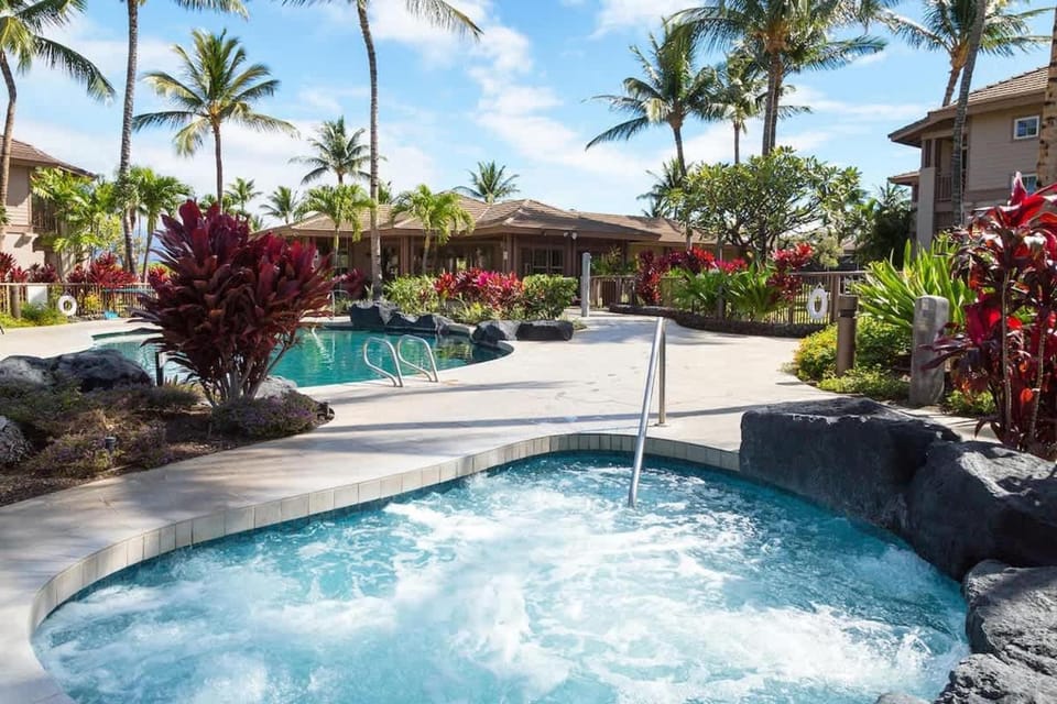 2BR townhouse with pools hot tub & BBQ House in Puako