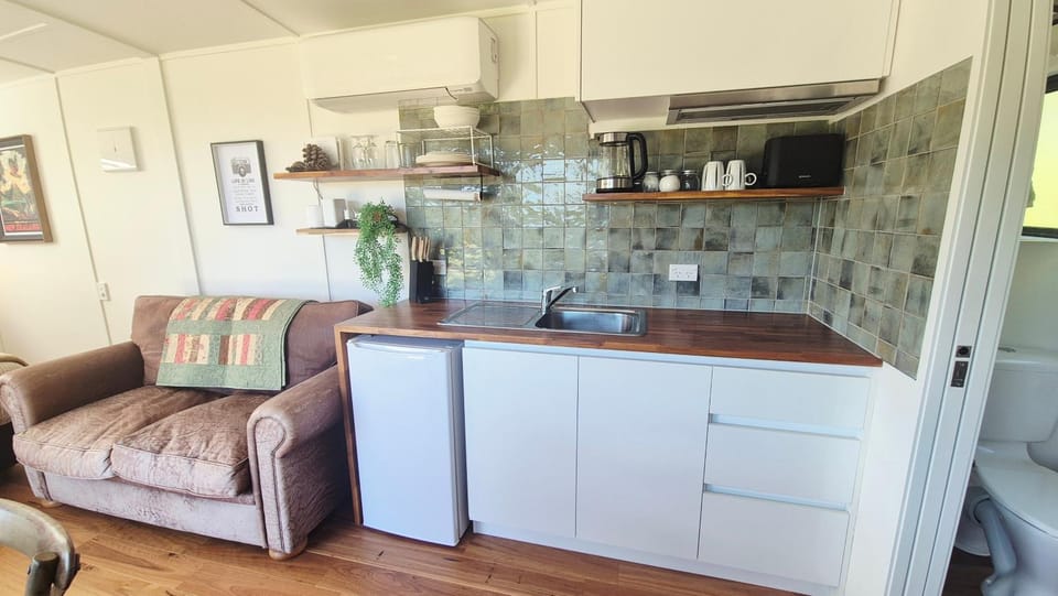 Kitchen or kitchenette, Seating area