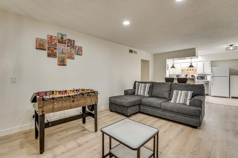 Summer-Ready Old Town Condo w/ Pool & Patio Access House in Scottsdale