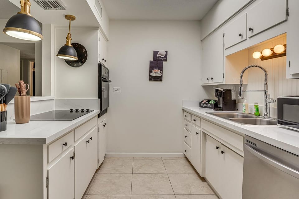 Summer-Ready Old Town Condo w/ Pool & Patio Access House in Scottsdale