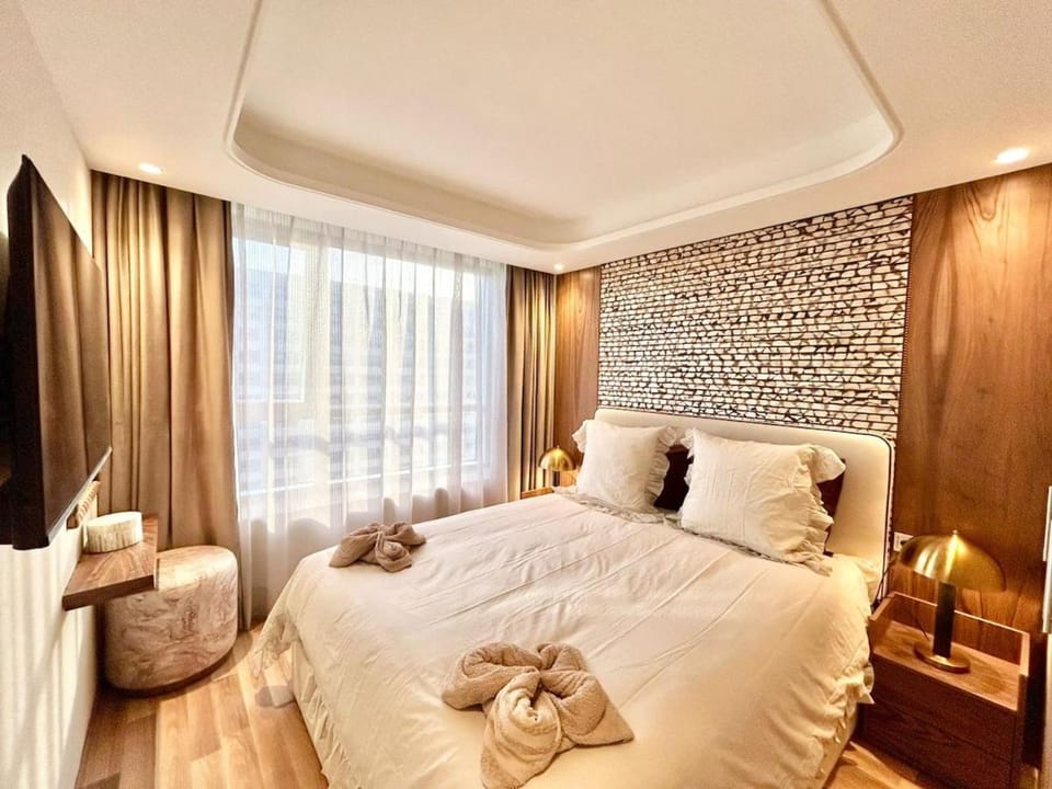 Bed, TV and multimedia, Photo of the whole room, Bedroom, towels