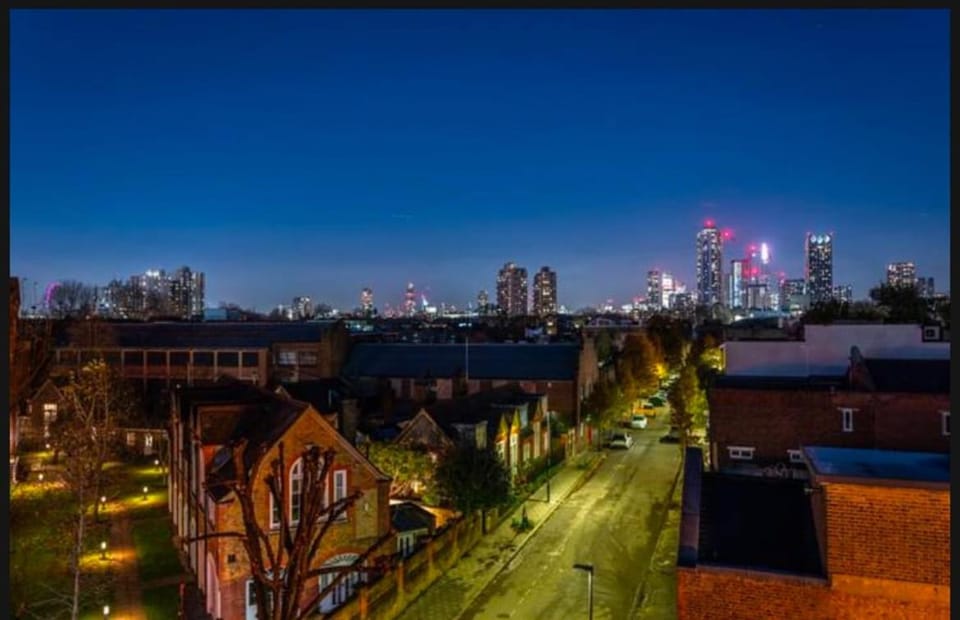 Night, Neighbourhood, City view, Street view