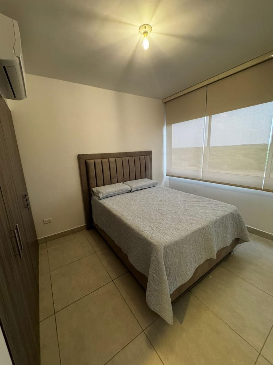 Bedroom, air conditioner