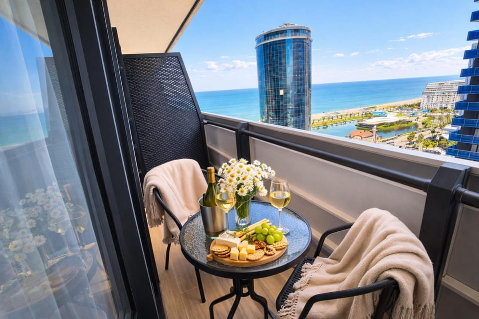 Day, Natural landscape, View (from property/room), Balcony/Terrace, Living room, Seating area, Dining area, Sea view