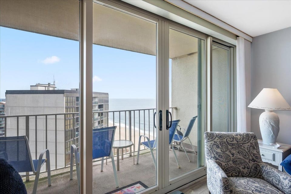 Side Ocean View 2 Bedroom Quay Condo with Indoor & Outdoor Pools! House in Ocean City