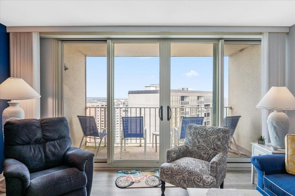 Side Ocean View 2 Bedroom Quay Condo with Indoor & Outdoor Pools! House in Ocean City