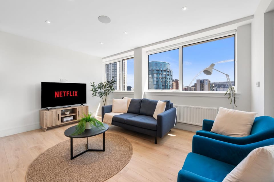 Stylish 3BR in Wembley Stadium, Balcony & near Tube Station Apartment in Wembley
